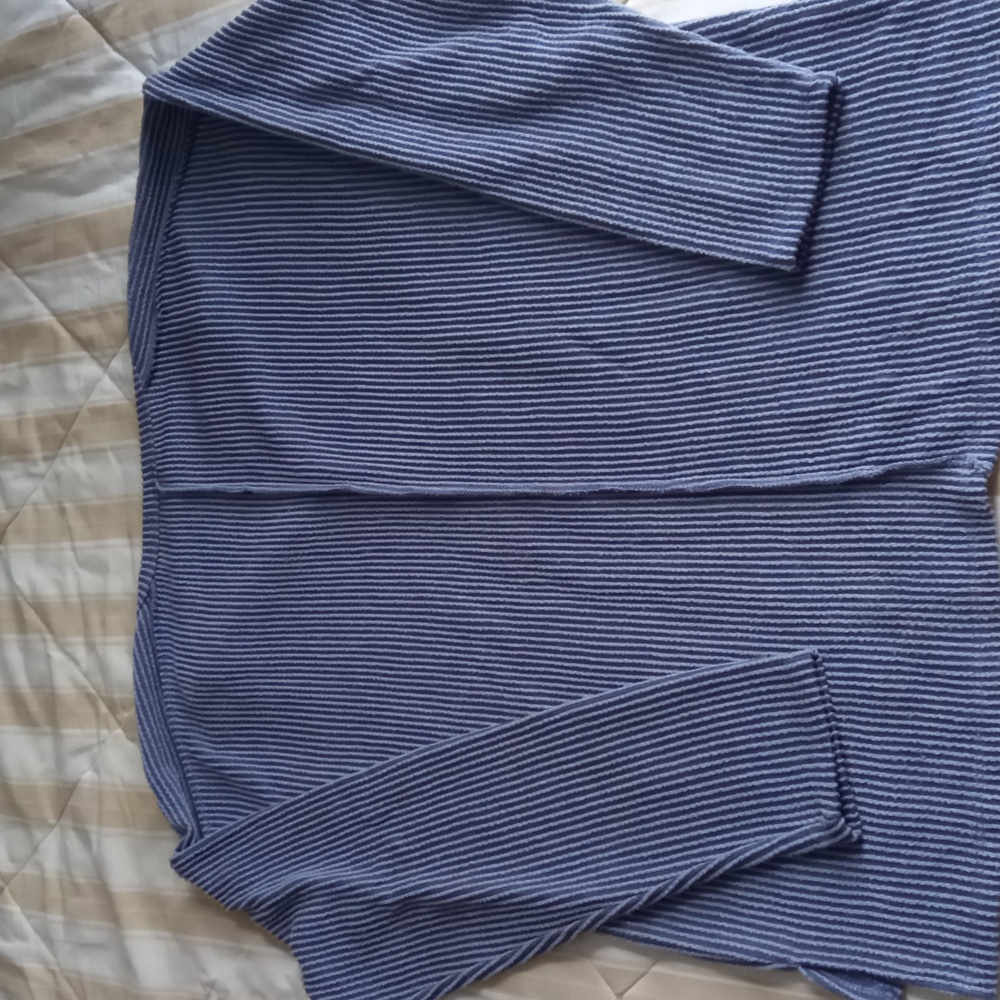 Comfy Ribbed Material Top - Picture 7 of 9